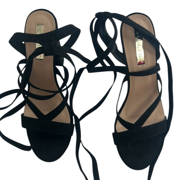 Billini Womens SZ 9 Black Suede Preen Strappy Block Heels Wrap Ankle Whimsigoth - Picture 13 of 14